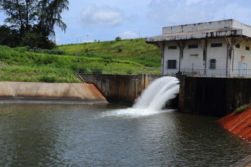 sluice dam