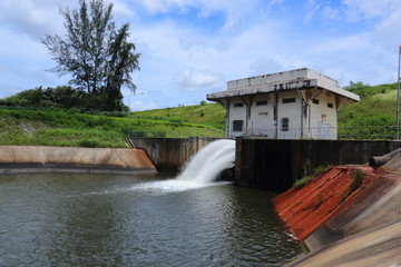 sluice dam
