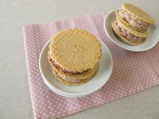 Schokoladeneis in der Waffel