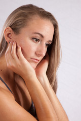 Obraz premium Pretty long haired woman looking thoughtful