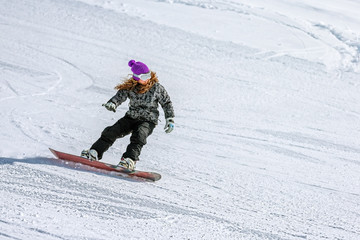Fototapeta na wymiar Girl snowboarder on ski track