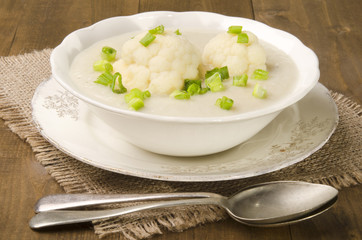 cauliflower soup with spring onion