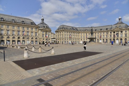La Place de la Bourse et ses palais à Bordeaux 