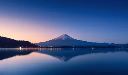 Cercles muraux Mont Fuji Fuji de montagne à l& 39 aube avec la réflexion paisible de lac