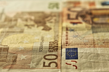 due banconote da 50 euro vicine