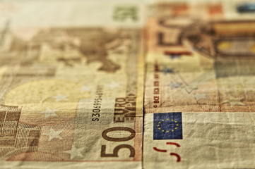 due banconote da 50 euro vicine