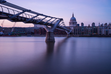 Fototapeta na wymiar Millennium bridge in pink