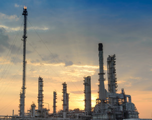 Fototapeta premium Oil refinery at sunrise