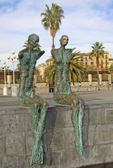 Fototapeta na wymiar BARCELONA, SPAIN - DECEMBER 14, 2011: Sculpture La Parella by Lautaro Diaz in Port Vell