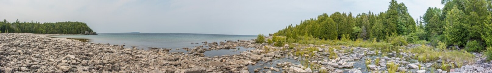 Fototapeta na wymiar Rocky Beach at Bruce Peninsula National Park Ontario Canada