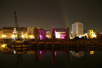 Podświetlone ruiny .  © maryssia