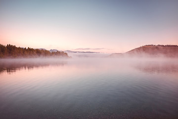 Fototapeta na wymiar Morning Mist on the Lake