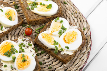 Healthy whole wheat sandwiches with eggs and chives