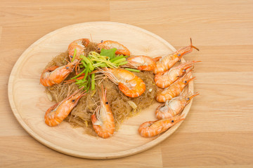 baked vermicelli with shrimp in wood dish