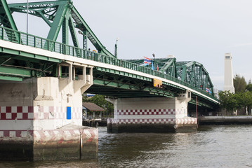 Obraz premium Memorial Bridge, Phra Phuttha Yodfa Bridge, bascule bridge on Chao Phraya River, Bangkok, Thailand