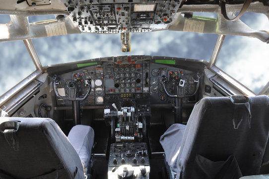 Cockpit 707 mit Himmel