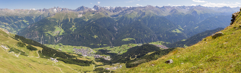Obraz premium Panorama sur la vallée de Serfaus