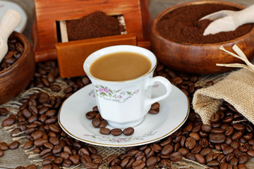 Tasse mit Milchkaffee