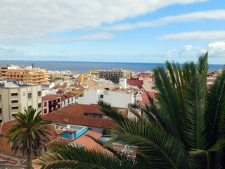 Naklejka na ściany i meble über den Dächern von Puerto de la Cruz