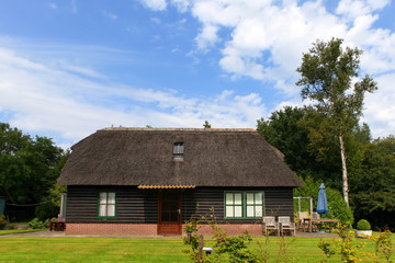 Plakat Typical Dutch house in Giethoorn.