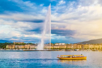 Foto op Plexiglas City of Geneva with famous Jet d'Eau fountain at sunset, Switzerland © JFL Photography