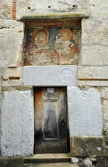 densus church door