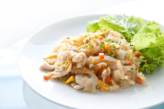 Stir Fried Rice Noodle with chicken 