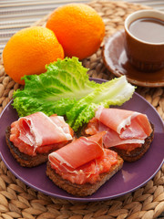 Toasts with prosciutto