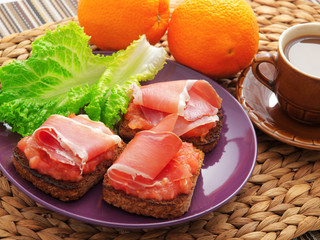 Toasts with prosciutto