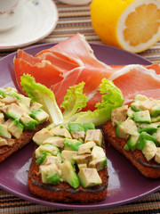 Avocado toasts with prosciutto