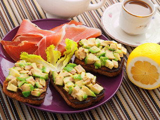 Avocado toasts with prosciutto
