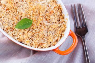Gratin topped with a crust of breadcrumbs