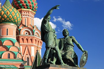 Fototapeta na wymiar Moscow monuments on Red square to Minin and Pozharskiy