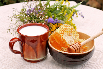 Flowers honey with milk on table