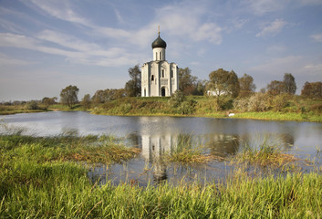 Obraz premium Church of the Intercession on the Nerl near Bogolyubovo. Vladimir oblast. Russia