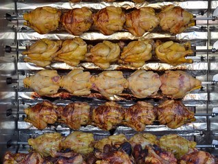 Brochettes de poulets rotis