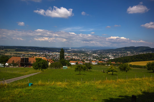 Burg und Aussicht vom Dorf Pfeffingen