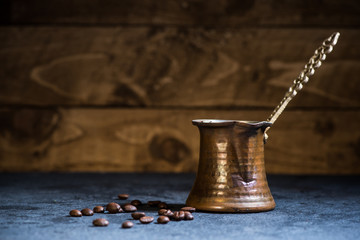 Obraz na płótnie Canvas vintage coffee maker and beans background