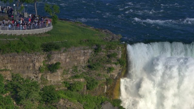 4K Tourists View American Falls