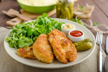 Schnitzel with mashed potatoes and salad