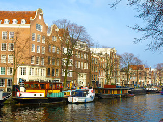 Obraz premium Water canal in Amsterdam city centre