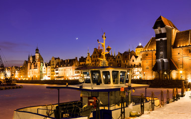 Obraz premium Moltawa river and the crane Gdansk Poland. Winter night scenery