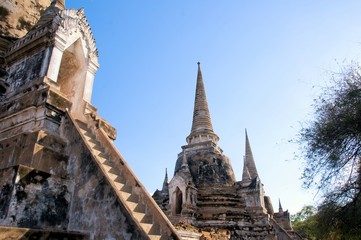 Fototapeta premium Phra Nakhon Si Ayutthaya, Ayutthaya city is the capital of Ayutthaya province in Thailand. Located in the valley of the Chao Phraya River, the city was founded in 1350 by King U Thong.