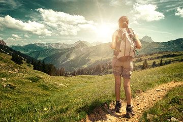 Naklejka premium Hiker Enjoying the View from Mountain Valley Trail