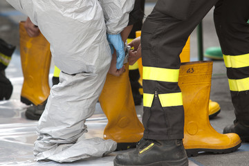 Naklejka premium Corso di formazione dei vigili del fuoco