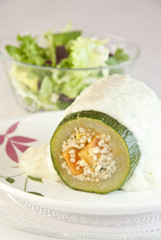 Calabacín relleno de cuscús y calabaza