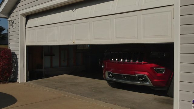 4K Garage Door Closes Automatically