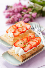 Puff pastry tarts with cream and strawberries