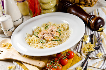 farfalle pasta with shrimp
