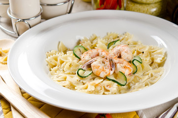 farfalle pasta with shrimp